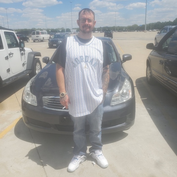 Profile Picture of David Kreitzer (@davidkreitzer) on Poshmark