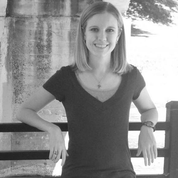 Profile Picture of Lena Proft (@lproft) on Poshmark