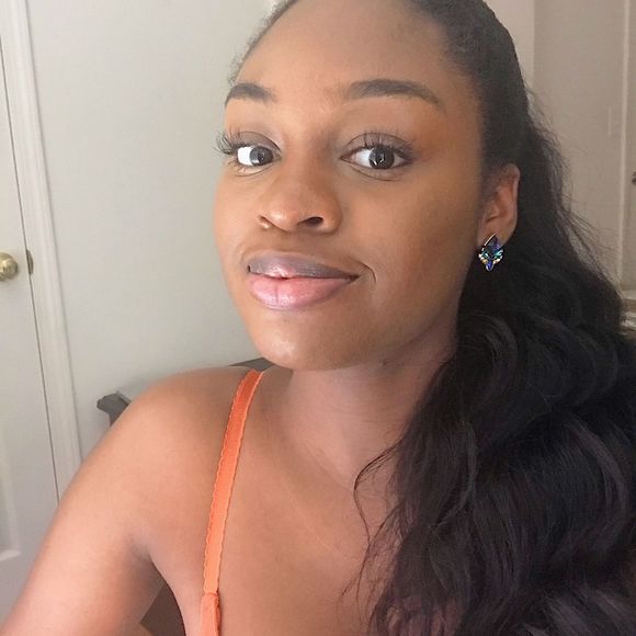 Profile Picture of Amara Obele (@amaraobele) on Poshmark