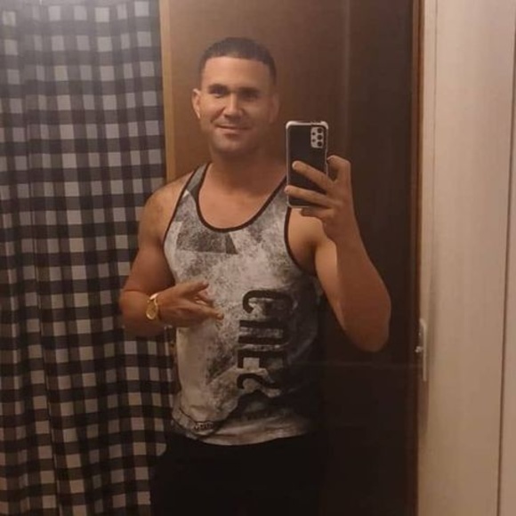 Profile Picture of Adrian rojas Rojas (@53043337adri) on Poshmark