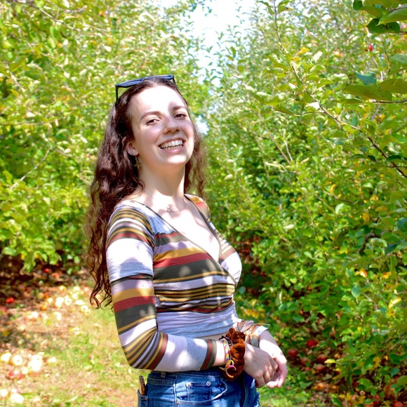 Profile Picture of Grace Larmee (@graycgir1) on Poshmark