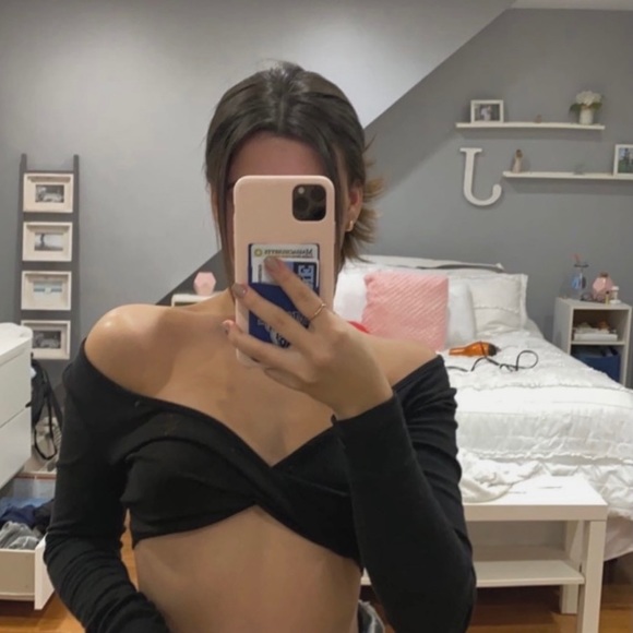 Profile Picture of Julia De souza (@juliadesouza_) on Poshmark