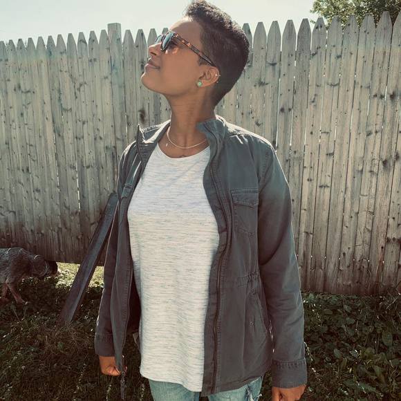 Profile Picture of Lindi Forsley (@fasto882) on Poshmark