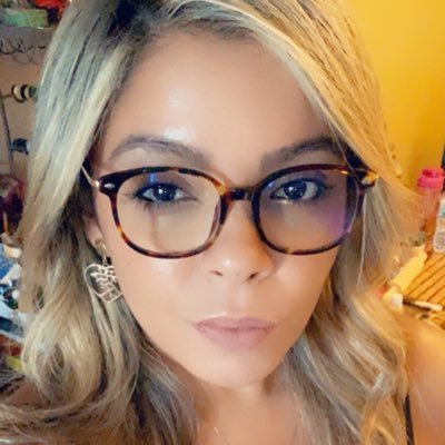 Profile Picture of Elizabeth Arce (@lizzie918) on Twitter