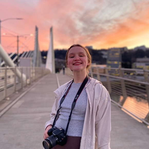 Profile Picture of Lauren Levanen (@laurenlevanen) on Poshmark