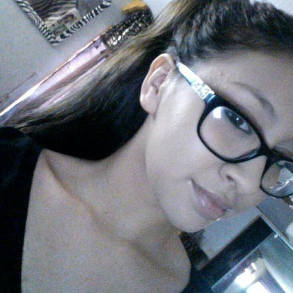 Profile Picture of Jessica Gonzalez (@jessica0510) on Poshmark