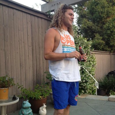 Profile Picture of Shelby Benjamin (@_excusethepun) on Twitter