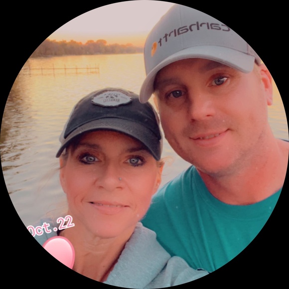 Profile Picture of Christi Benter (@leahmasters2005) on Poshmark