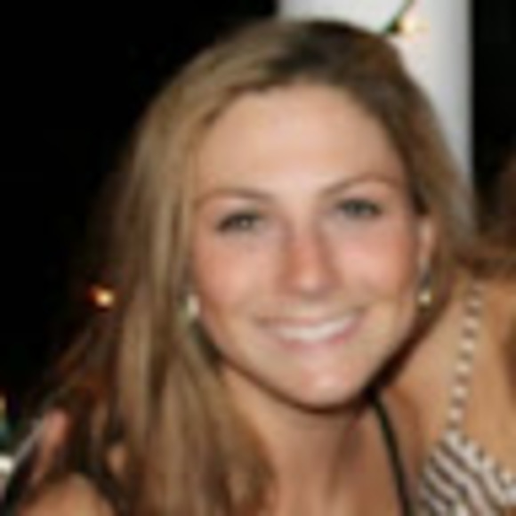 Profile Picture of Lauren Keenoy (@lbkeenoy) on Poshmark