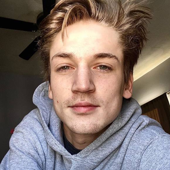 Profile Picture of Tommy St charles (@tommystcharles) on Poshmark