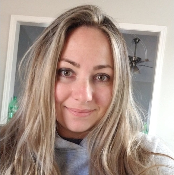 Profile Picture of Amber Belcher (@ambermbrewer) on Poshmark