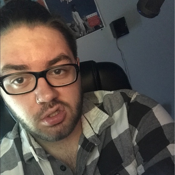 Preston Schoenberger - Poshmark Profile Picture of Preston Schoenberger (@prestonshow) on Poshmark