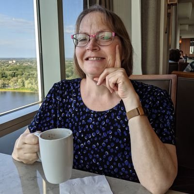 Profile Picture of Carol Artz (@aloracat66) on Twitter