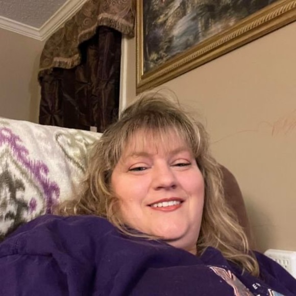 Profile Picture of Rachel Yenney (@rlyenney) on Poshmark