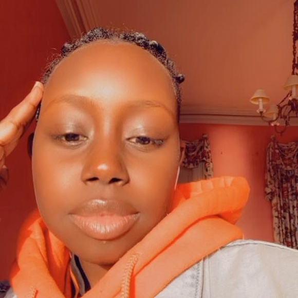 Profile Picture of Umutoni Kanyamibwa (@umutoni) on Poshmark