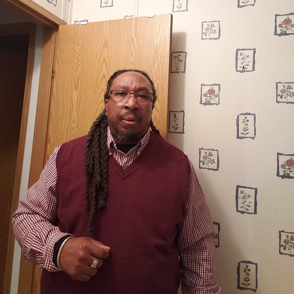 Profile Picture of Keith Ely (@keith864) on Poshmark