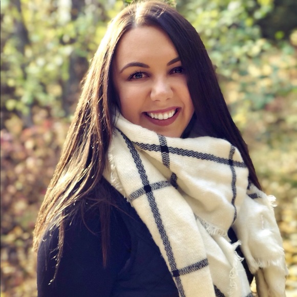 Profile Picture of Kimberly Mishler (@kimberlymishler) on Poshmark