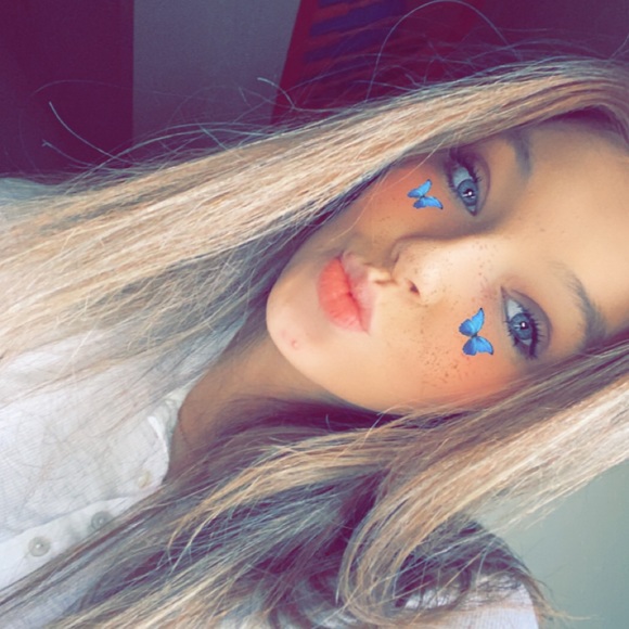 Profile Picture of Alexa Dennis (@alexa_dennis) on Poshmark