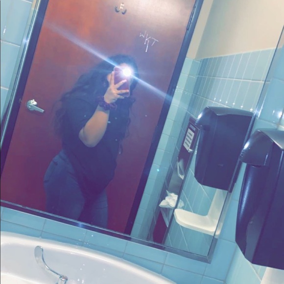 Profile Picture of Danica Marabe (@danicamarabe) on Poshmark