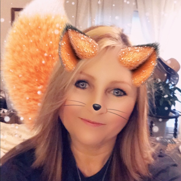 Profile Picture of Bobbie Alley (@bobbiealley) on Poshmark