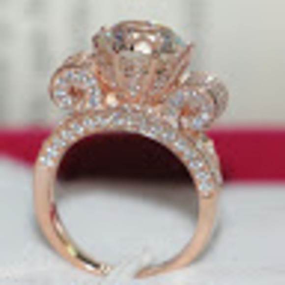 Profile Picture of Schumann Damour (@schumie) on Poshmark