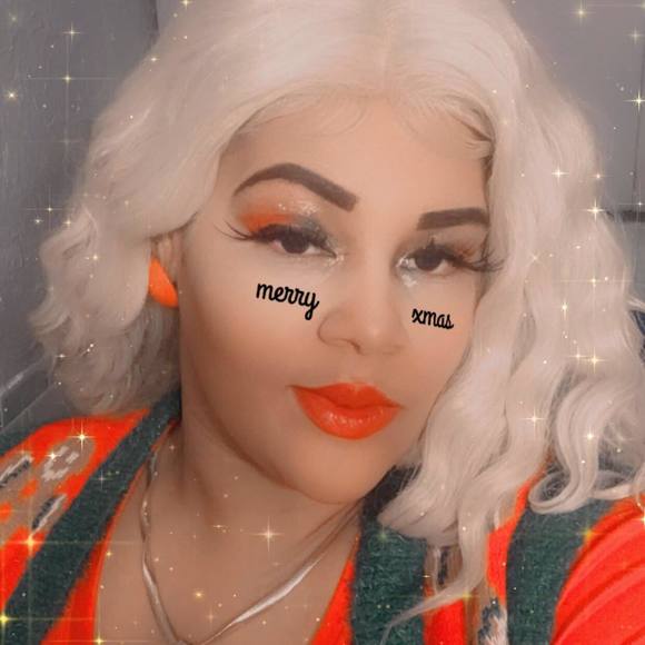 Profile Picture of Tiffie ucantstoplookin Griffor (@tiffgriffor) on Poshmark