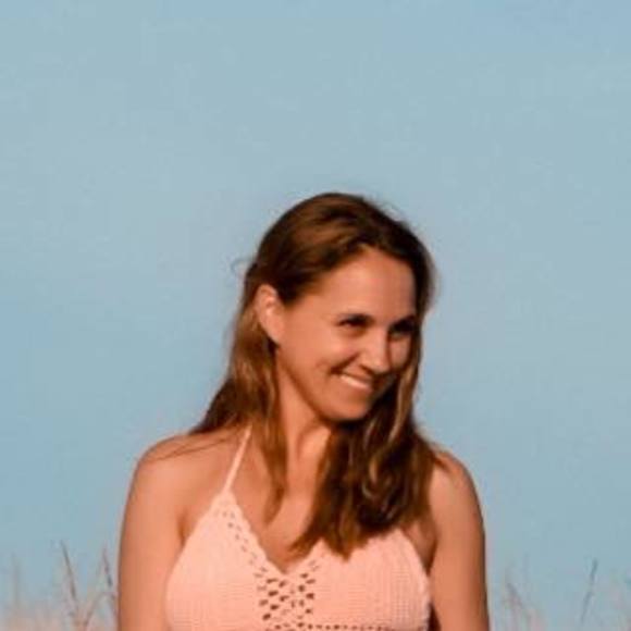 Profile Picture of Lorreen Kieschnick (@mamakeesh) on Poshmark