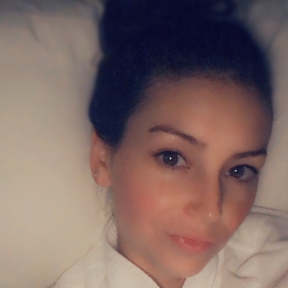 Profile Picture of Britt Bartok (@brittbartok) on Poshmark
