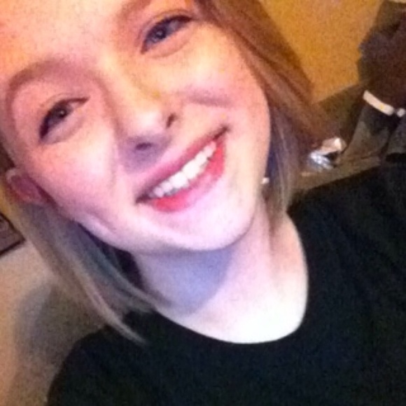 Profile Picture of Haley Glaze (@haleyglaze) on Poshmark