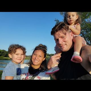 Profile Picture of Julia Brown (@julia.eastcoast) on Facebook