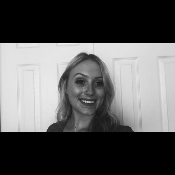 Profile Picture of Lexi Walters (@a_walterss) on Poshmark