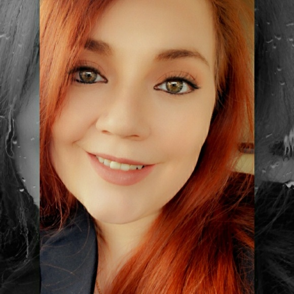 Profile Picture of Samantha Supeck (@ssupeck) on Poshmark