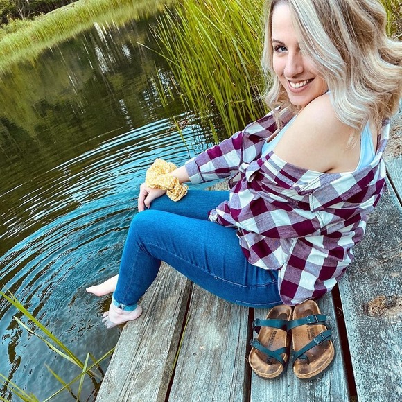Profile Picture of Lilly Abbamonte (@lillliaa) on Poshmark