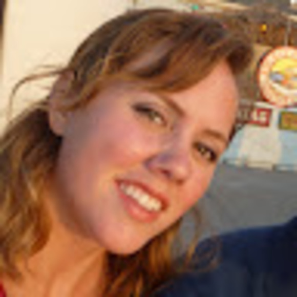 Profile Picture of Elizabeth Ward (@birdieward2023) on Poshmark
