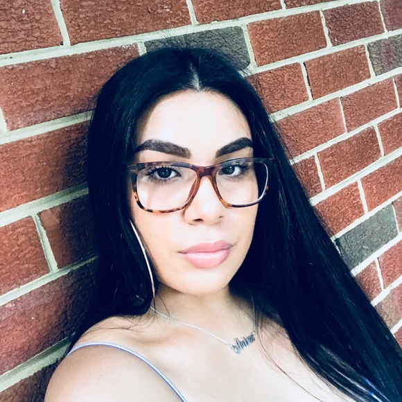 Profile Picture of Tara Celeste (@taracueto) on Poshmark
