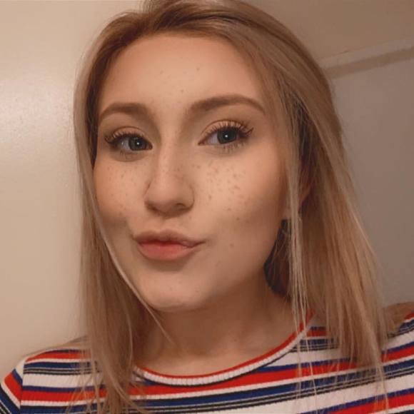 Profile Picture of Angel Caracci (@angel12caracci) on Poshmark