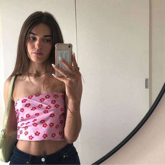 Profile Picture of Alice Watson (@alicewatsn) on Poshmark