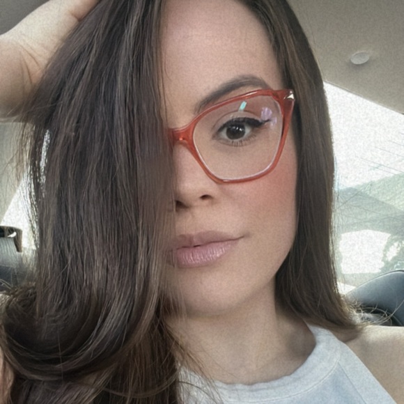 Silvia Haro - Poshmark Profile Picture of Silvia Haro (@silviaandjanet) on Poshmark