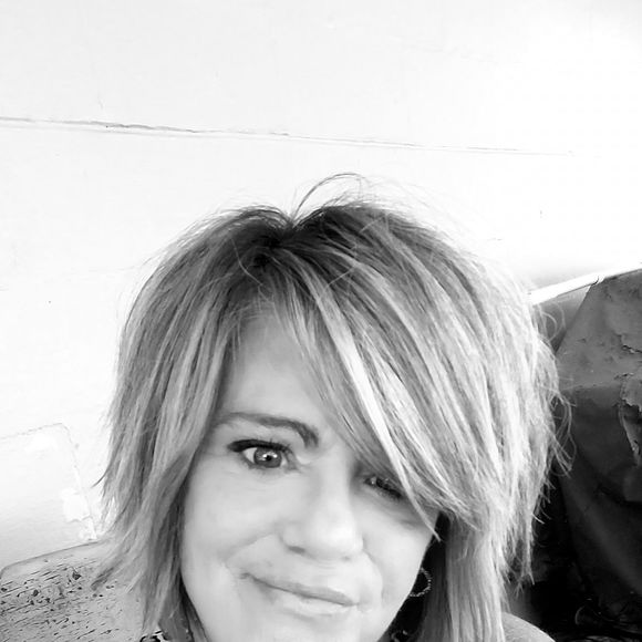 Profile Picture of Dee Hickman-kelley (@deekell728) on Poshmark