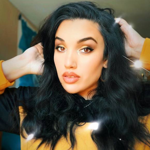 Profile Picture of Sabreena Carotenuto (@sabreenac) on Poshmark