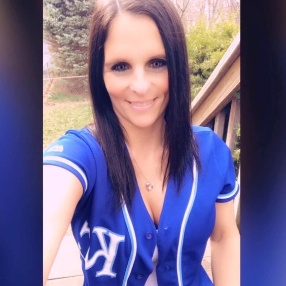 Profile Picture of Heather Warrick (@bbsmom07) on Poshmark