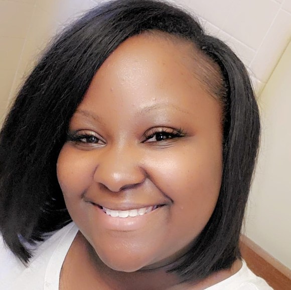 Profile Picture of Erica Sandifer (@esandifer25) on Poshmark