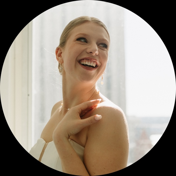 Profile Picture of Laura Camplejohn (@lauraann98) on Poshmark