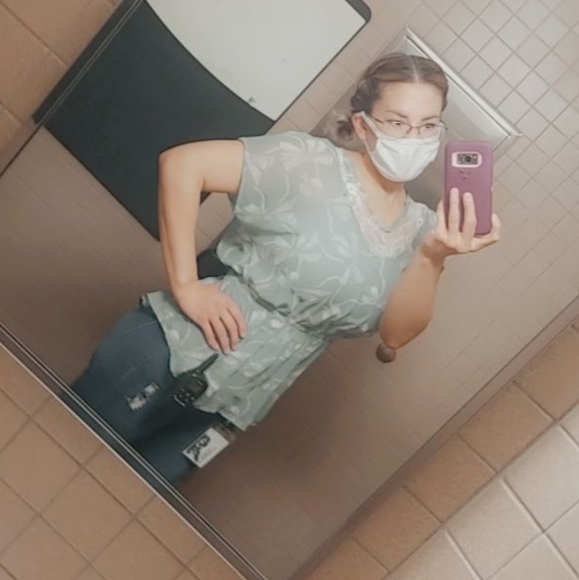 Profile Picture of Tabatha Eychner (@etabatha93) on Poshmark