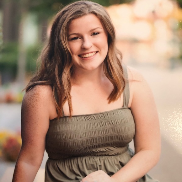 Profile Picture of Jacey Davidson (@jaceyd515) on Poshmark