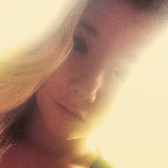 Profile Picture of Nickie Pace (@nickie3280) on Poshmark