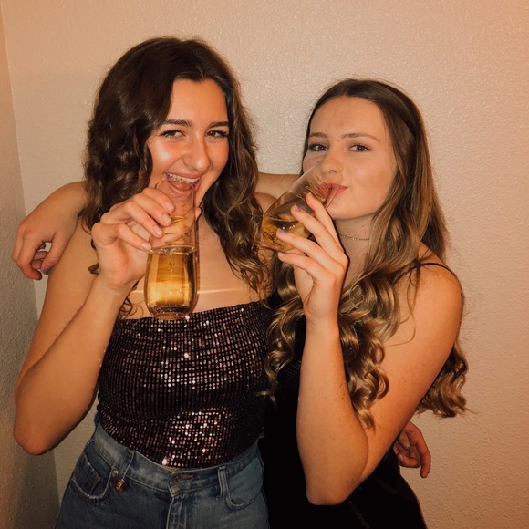 Profile Picture of Caitlin Maltbie (@caitlinmaltbie) on Poshmark