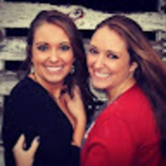 Profile Picture of Ashley Plumhoff (@ashleyplumhoff) on Poshmark