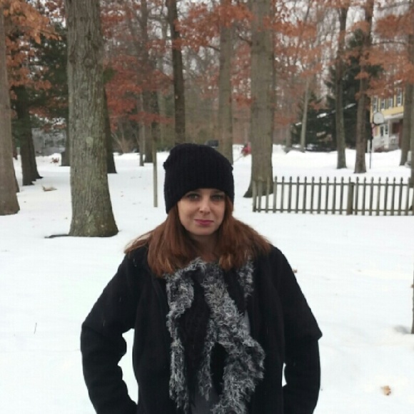 Profile Picture of Amelia Bates (@amebates88) on Poshmark