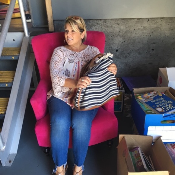 Profile Picture of Val Hoxie (@valhoxiebest) on Poshmark